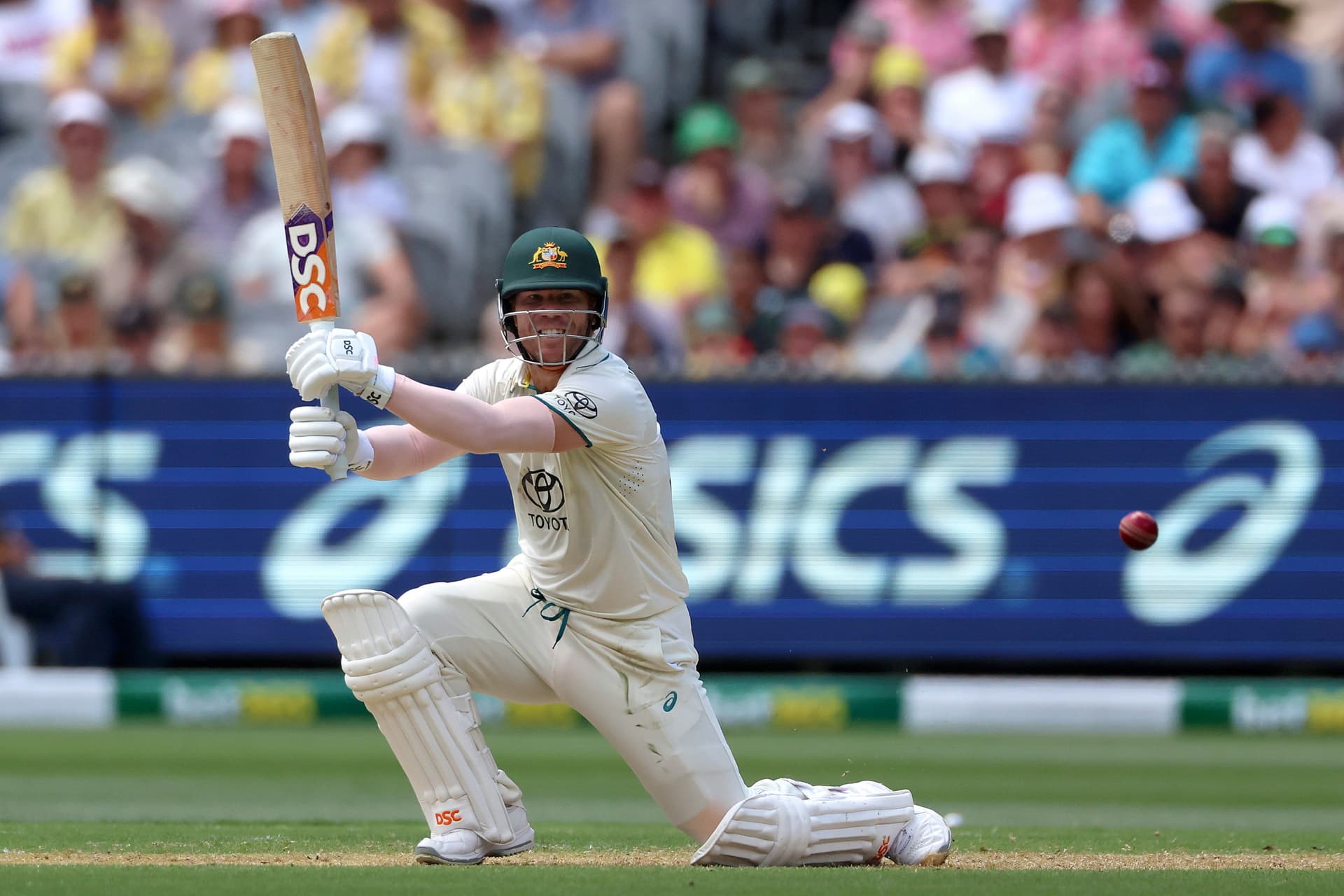 AUS vs PAK Test: अब्दुल्ला शफीक ने टपकाया डेविड वॉर्नर का कैच, टीम को चुकानी पड़ी बड़ी कीमत, वीडियो वायरल