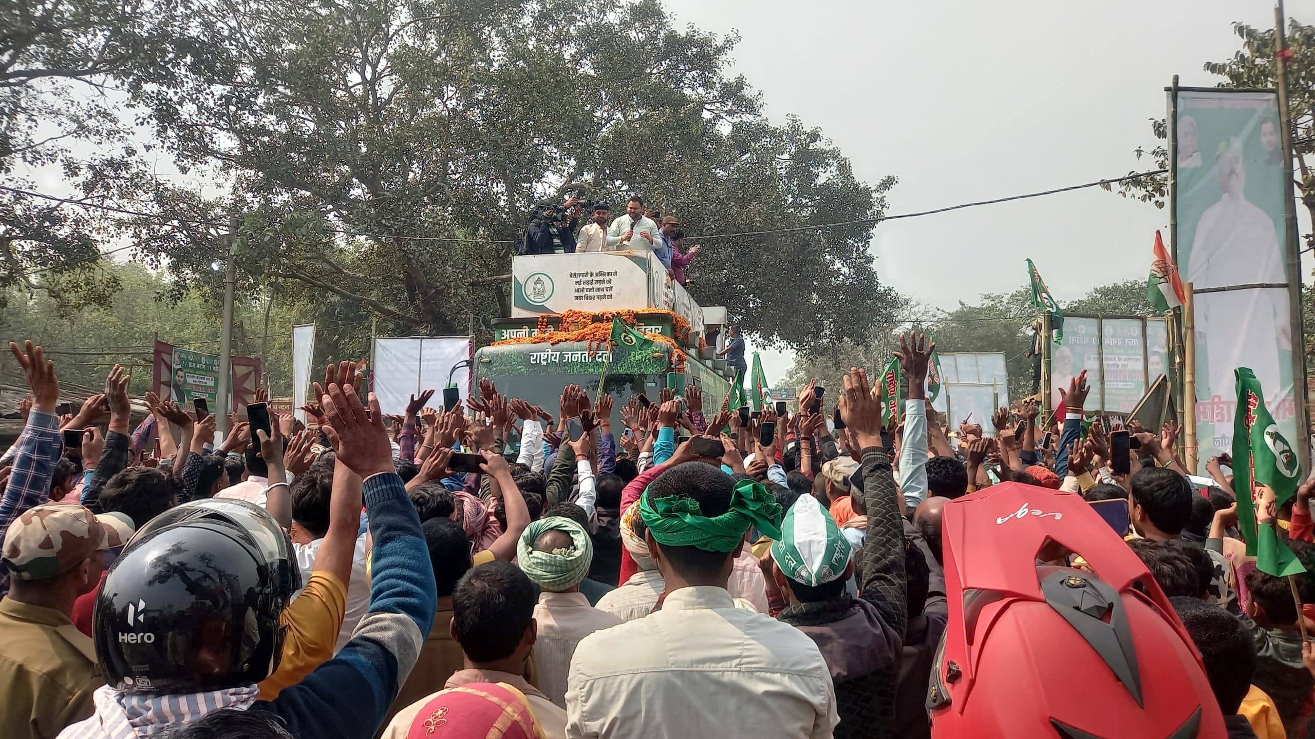 तेजस्वी यादव के रोड-शो में उमड़ा जनसैलाब, बोले-थोड़ा और समय मिलता तो दस लाख नौकरियां देने का वादा करते पूरा