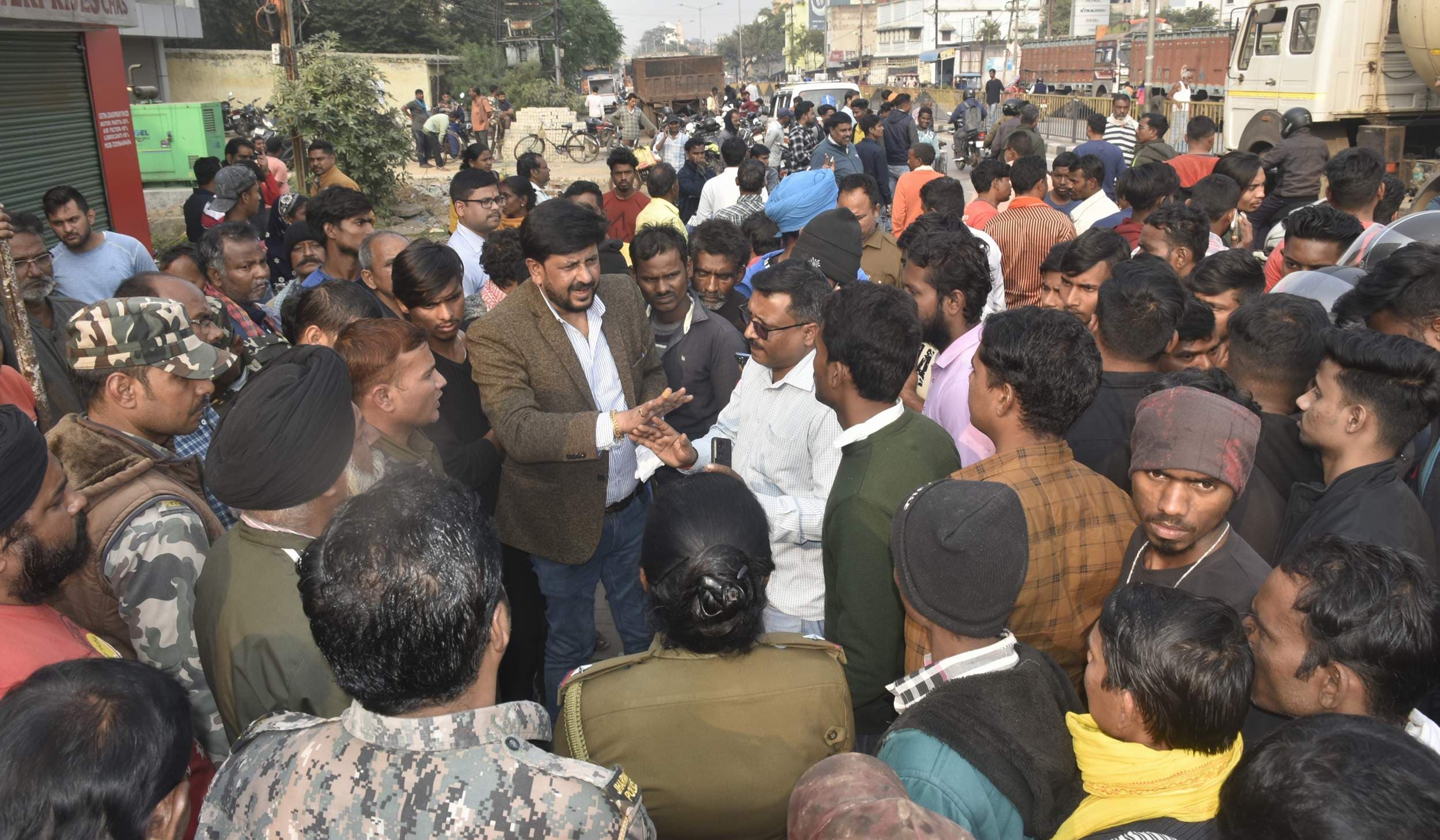 बोकारो : गैस टैंकर की चपेट में आने से स्कूटी सवार की मौत, सोलागीडीह का रहनेवाला था मृतक