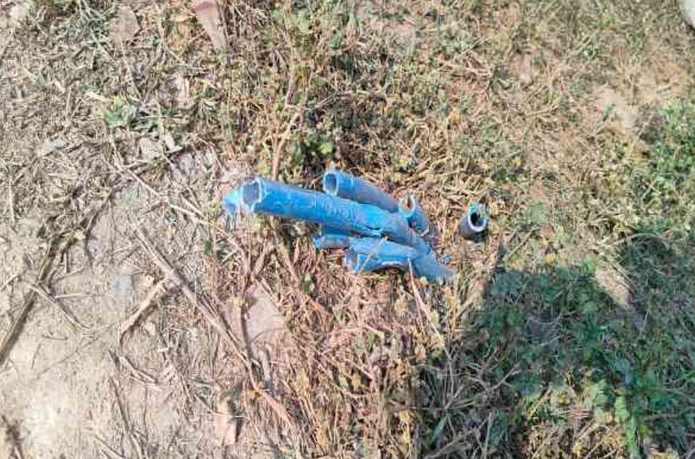 पश्चिमी सिंहभूम : दुबिल गांव के 150 परिवार जलापूर्ति योजना से वंचित, नाला का पानी पीते हैं ग्रामीण