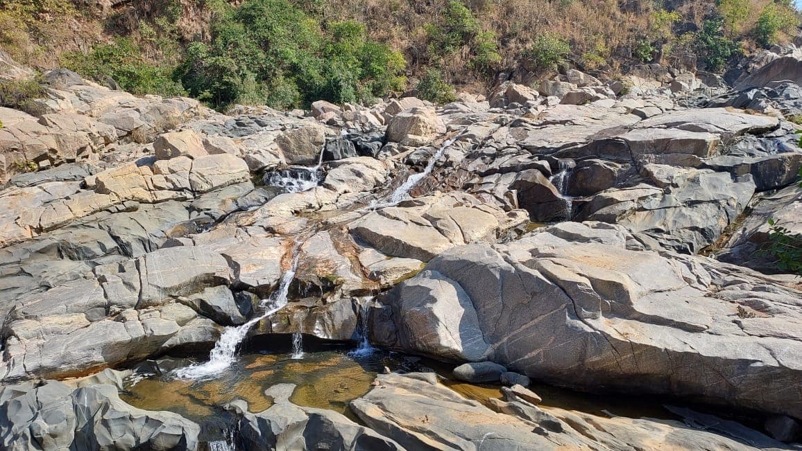 गिरिडीह : देवरी में है दर्जनों रमणिक स्थल, पिकनिक स्पॉट के रूप में नहीं किया जा सका विकसित