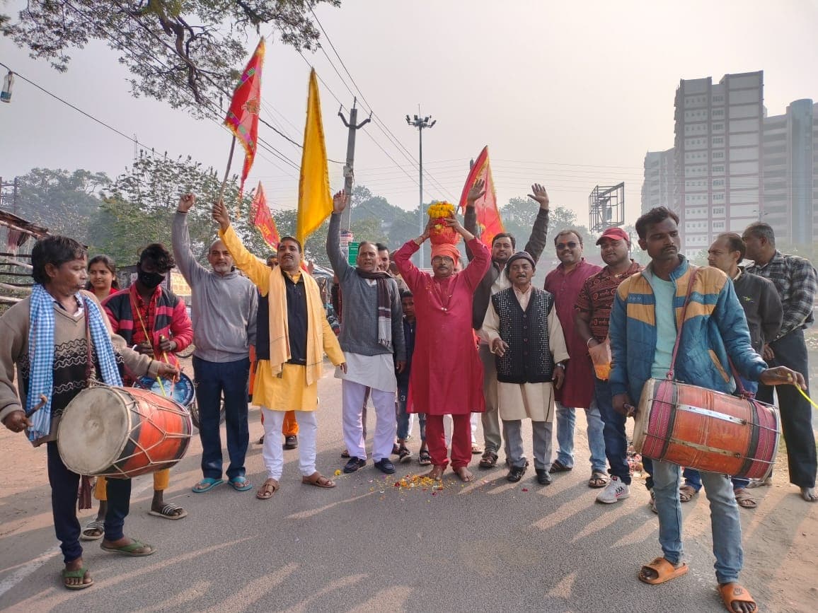 धनबाद : शहर में निकली अयोध्या में पूजित अक्षत कलश यात्रा, जय श्रीराम के लगे नारे