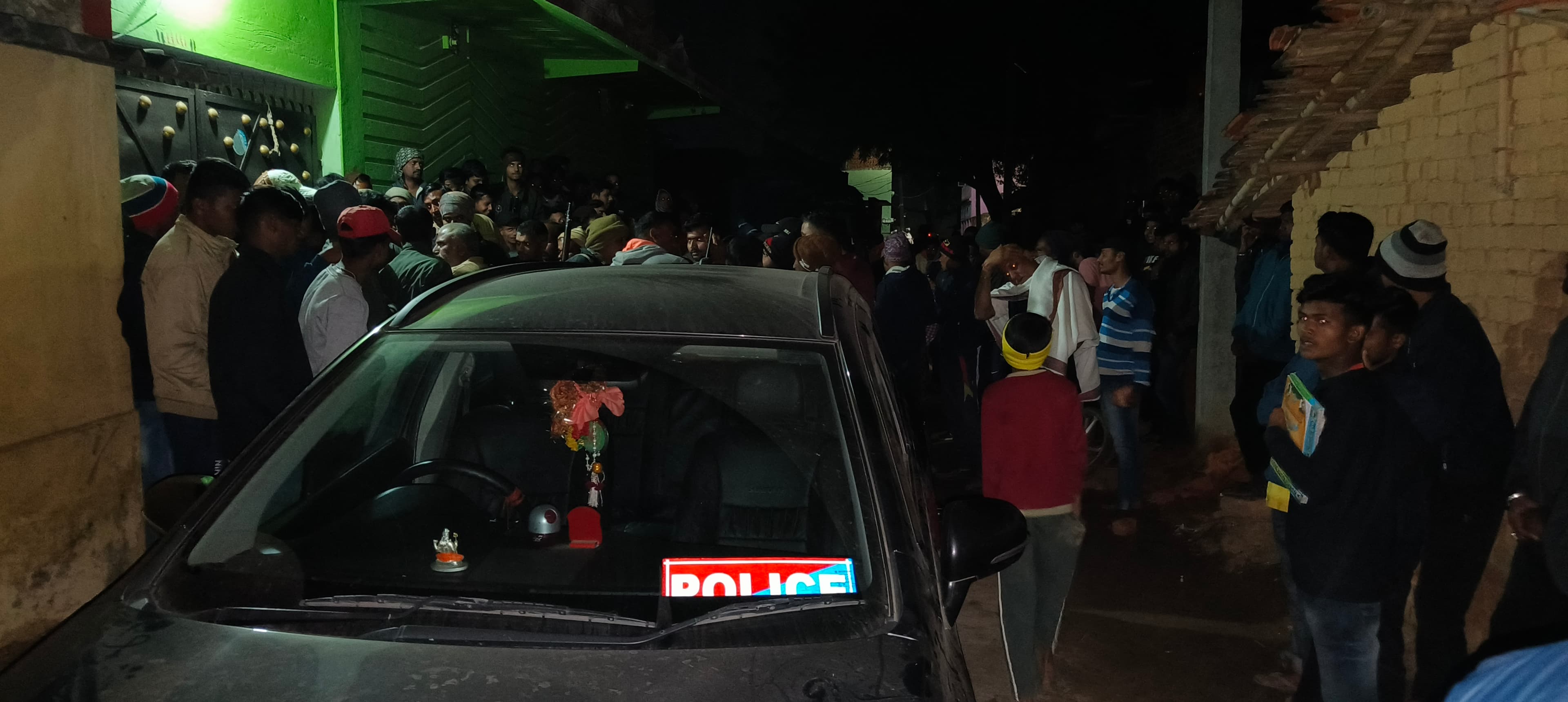 ASI ने साइड नहीं मिलने पर छात्र को पीटा और पहुंच गये ससुराल, ग्रामीणों ने वहीं घेरा, माफी मांग छुड़ायी जान