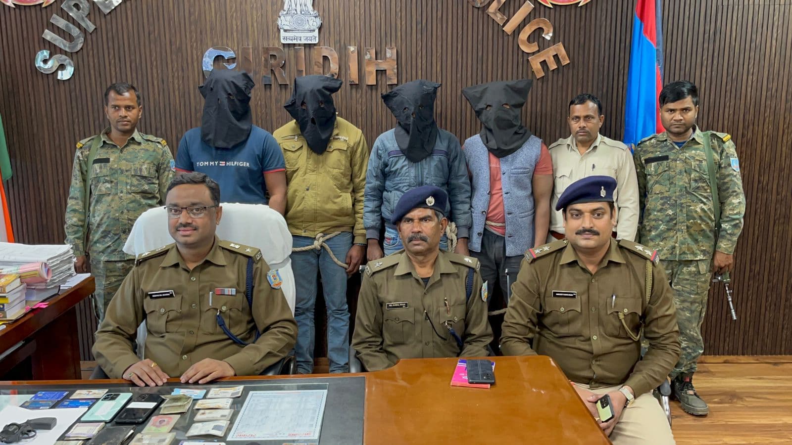 गिरिडीह : 75 हजार रु की लूट के चार आरोपी गिरफ्तार, नकली पिस्टल दिखा कर दिया था वारदात को अंजाम