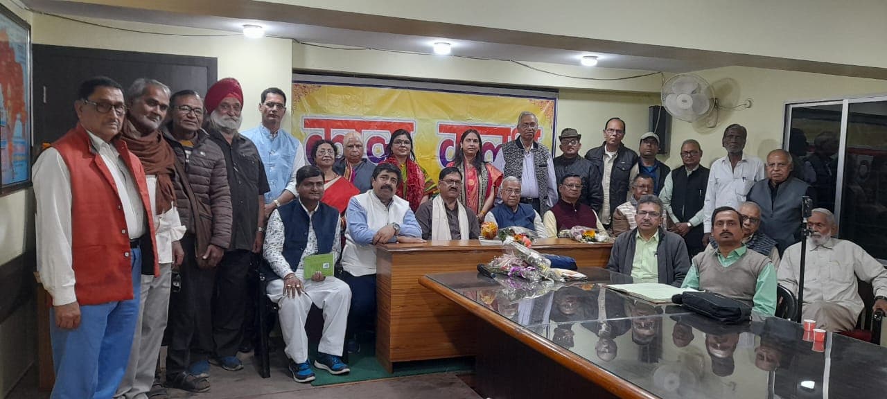 जमशेदपुर : कवियों ने स्वरचित कविताओं का किया पाठ, मासिक काव्य कलश कार्यक्रम का हुआ आयोजन