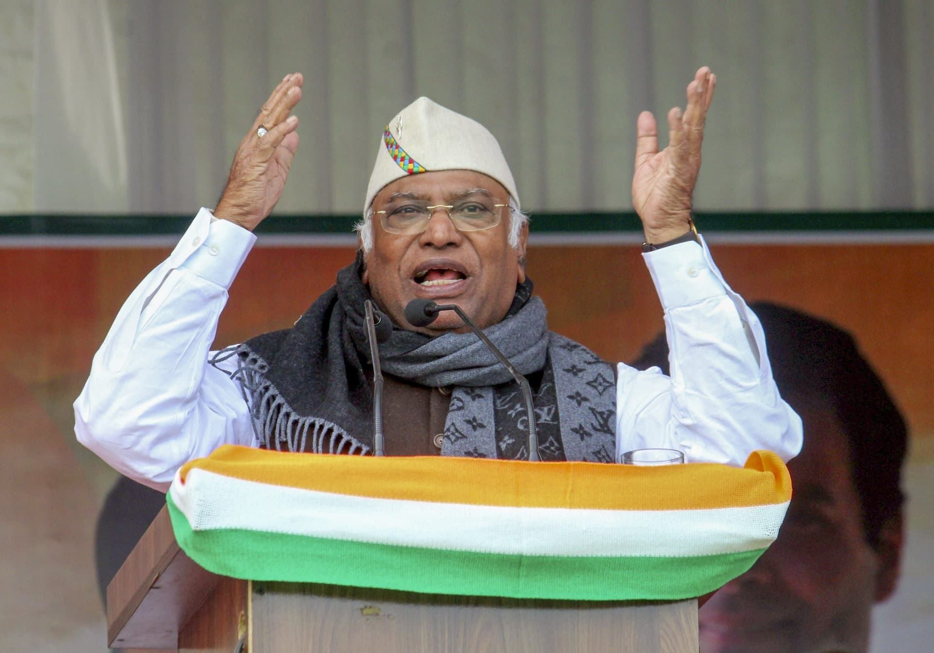 'पीएम मोदी भगवान विष्णु के 11वां अवतार बनना चाहते हैं', जानें खरगे ने ऐसा बयान क्यों दिया?