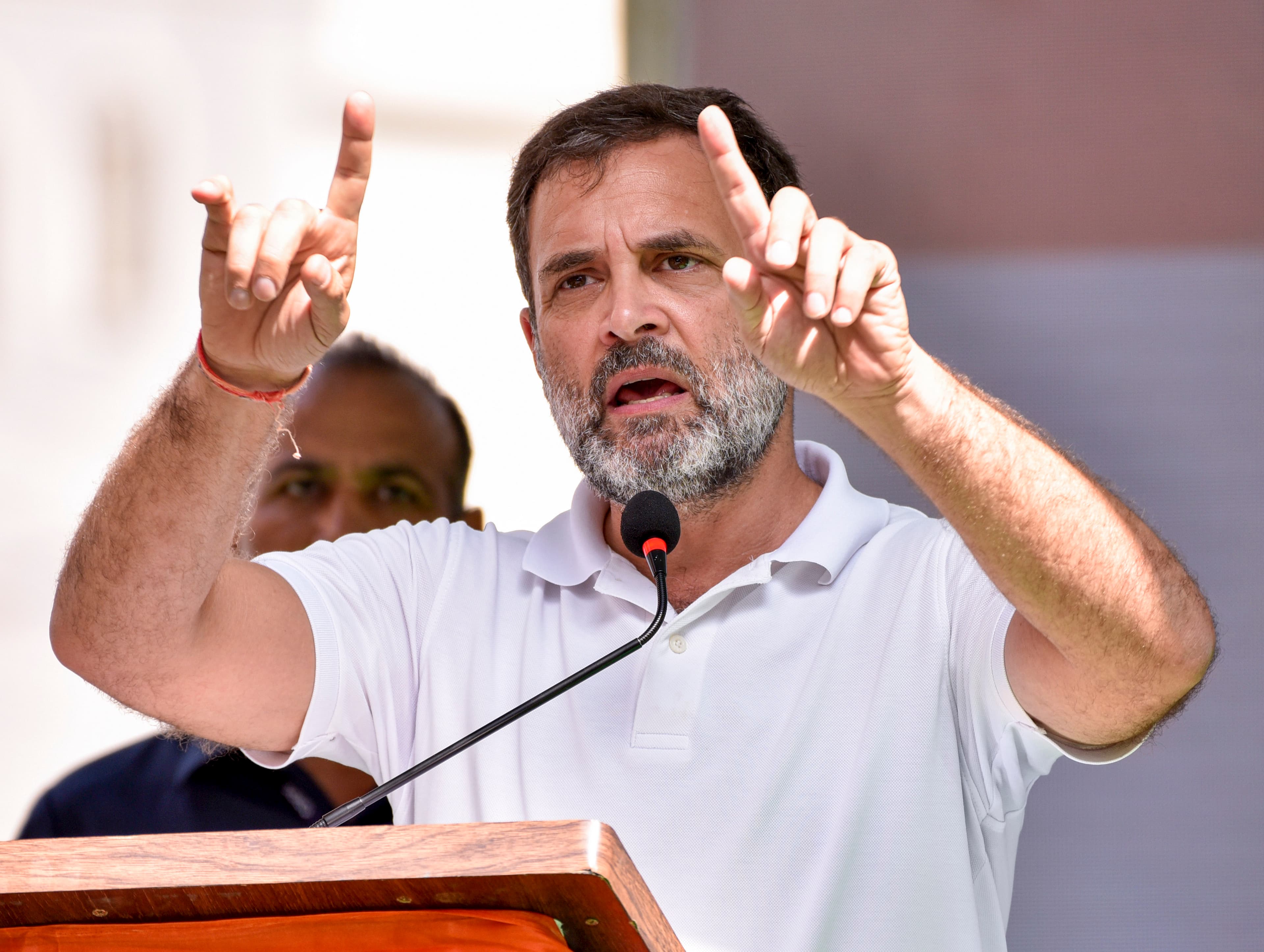 दिल्ली में मोदी को हराना है तो तेलंगाना में केसीआर को हराना होगा, बोले राहुल गांधी