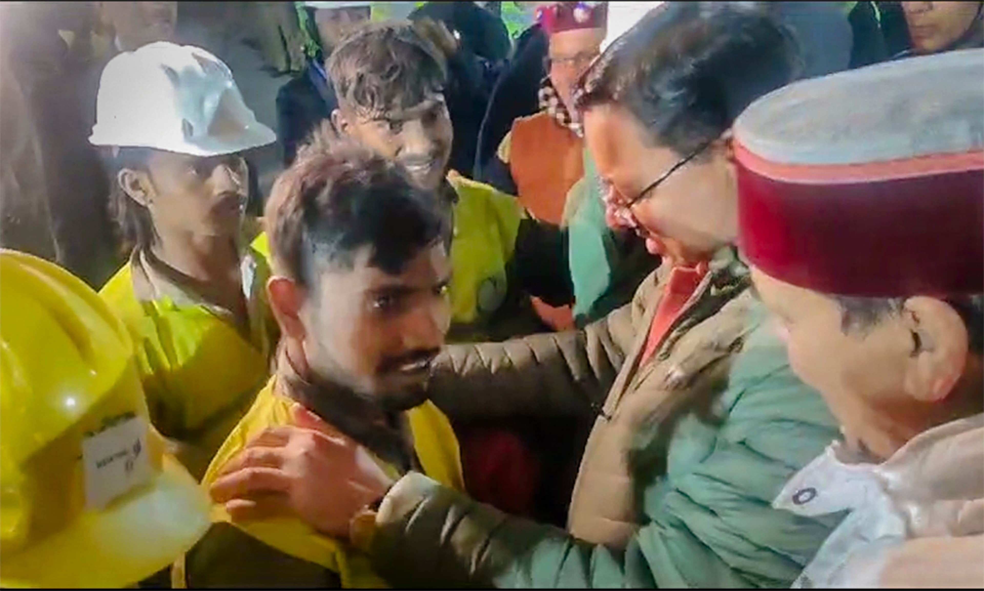 मिशन सिलक्यारा टनल पूरा, सभी 41 श्रमिक सकुशल बाहर निकाले गए, देखें भावुक कर देने वाली तस्वीरें