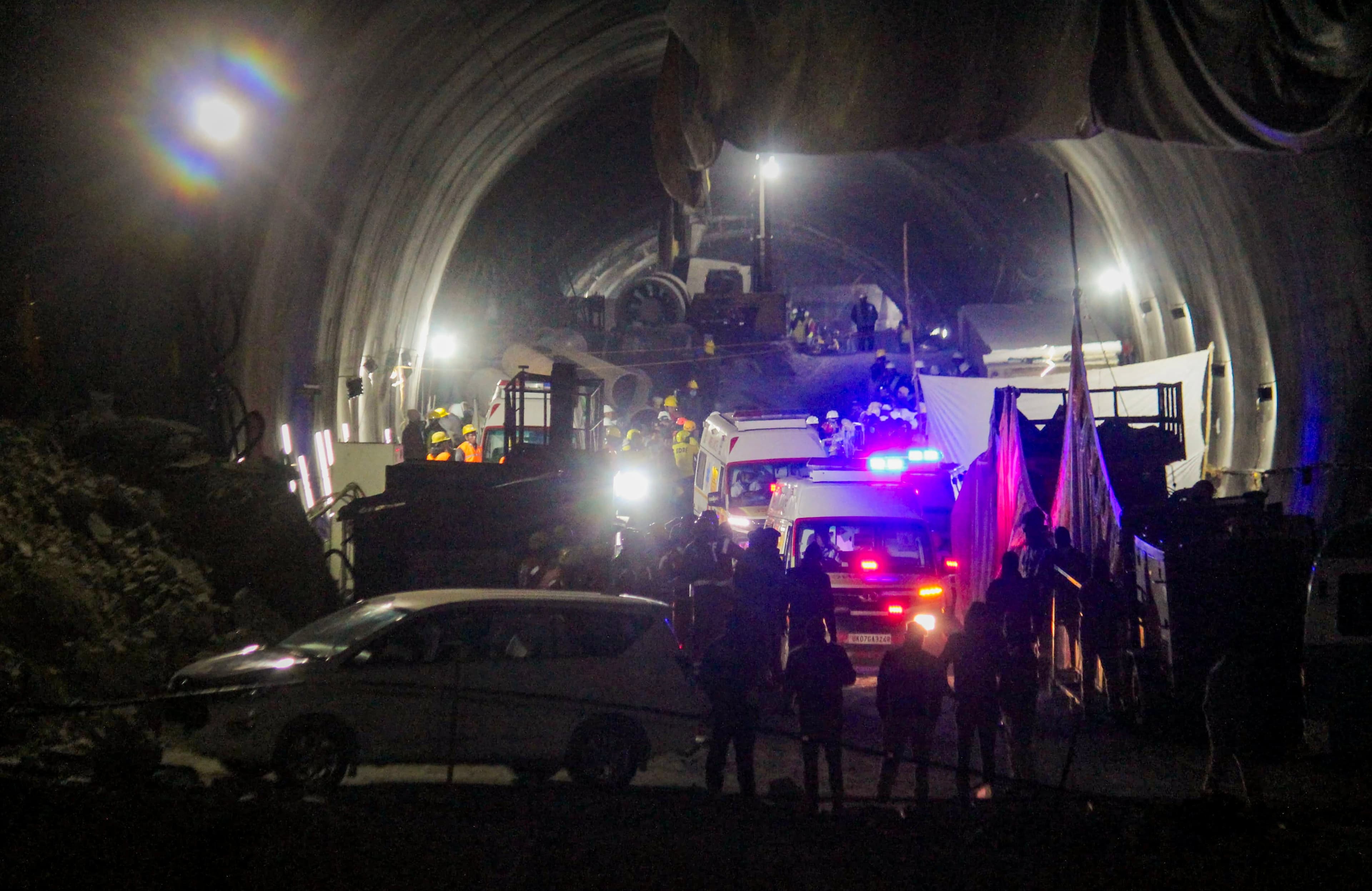 मुरमुरे खाकर, चट्टानों से टपकते पानी को चाटकर गुजारे 16 दिन, वापसी के बाद झारखंड के मजदूरों ने बयां किया दर्द