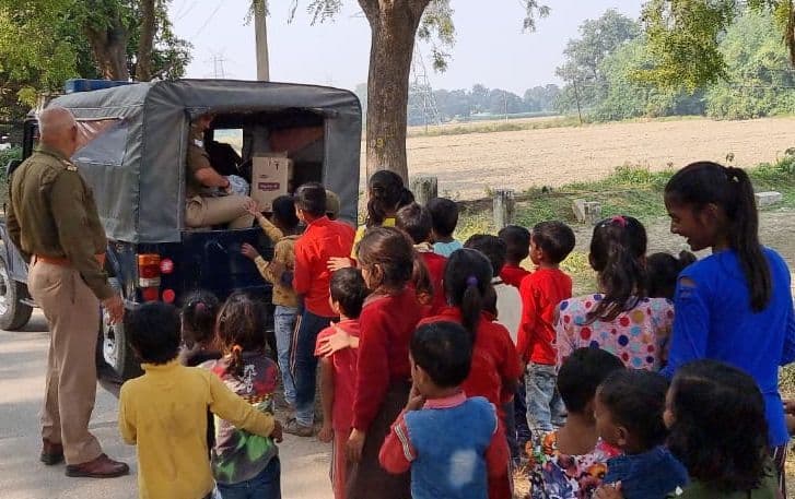 काशी में एक अधिकारी ऐसे भी: बच्चों के ‘पुलिस अंकल’ अनिल मिश्र की कोशिश जानकर आप भी करेंगे उन्हें सलाम