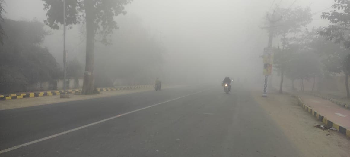 PHOTOS: भागलपुर में रविवार को कोहरे की बिछी चादर देखिए, 6 डिग्री रहा पारा, मौसम रिपोर्ट पढ़िए..