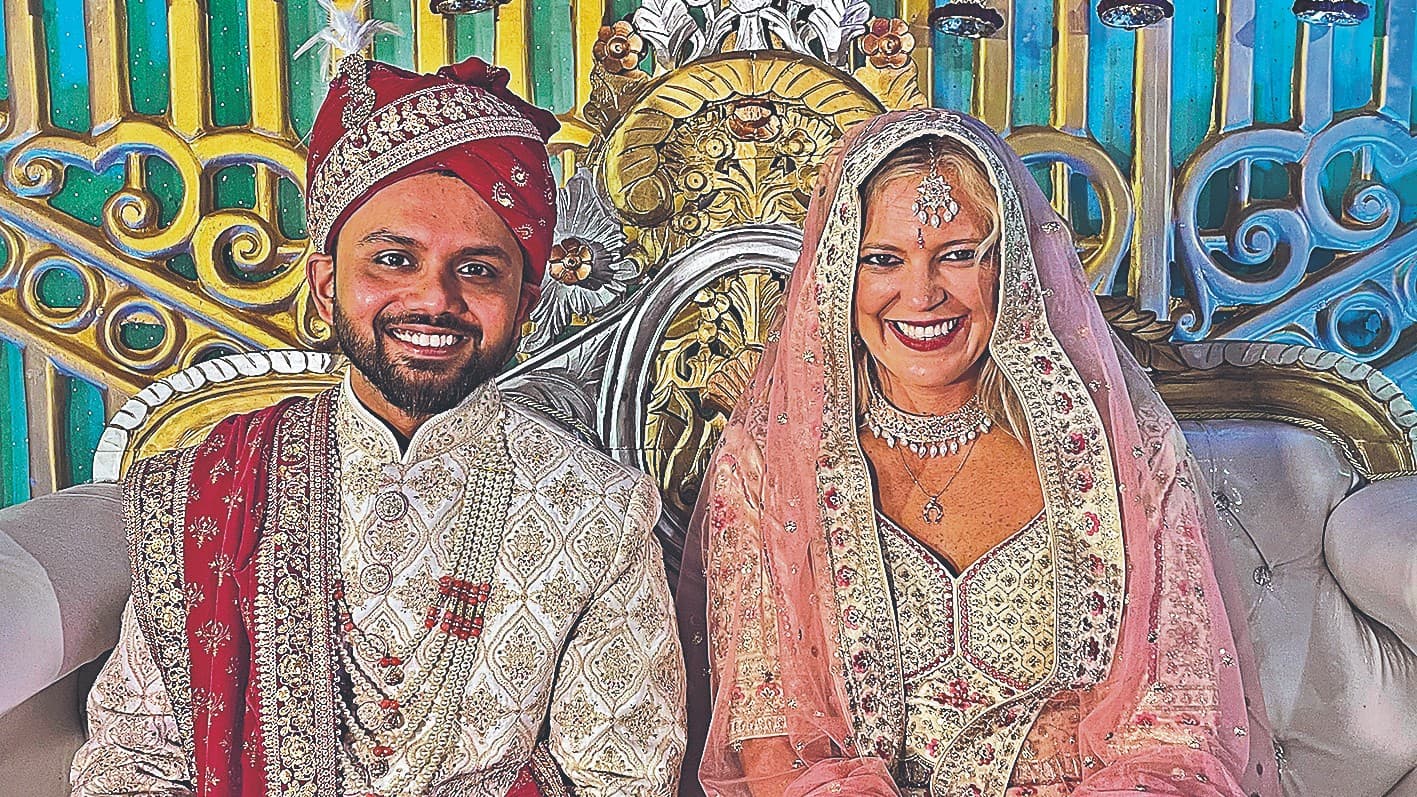 विदेशी दुल्हन के लिए घोड़ी चढ़ा बिहारी दूल्हा, देखने के लिए उमड़ी भीड़, ऐसे शुरू हुई थी लव स्टोरी