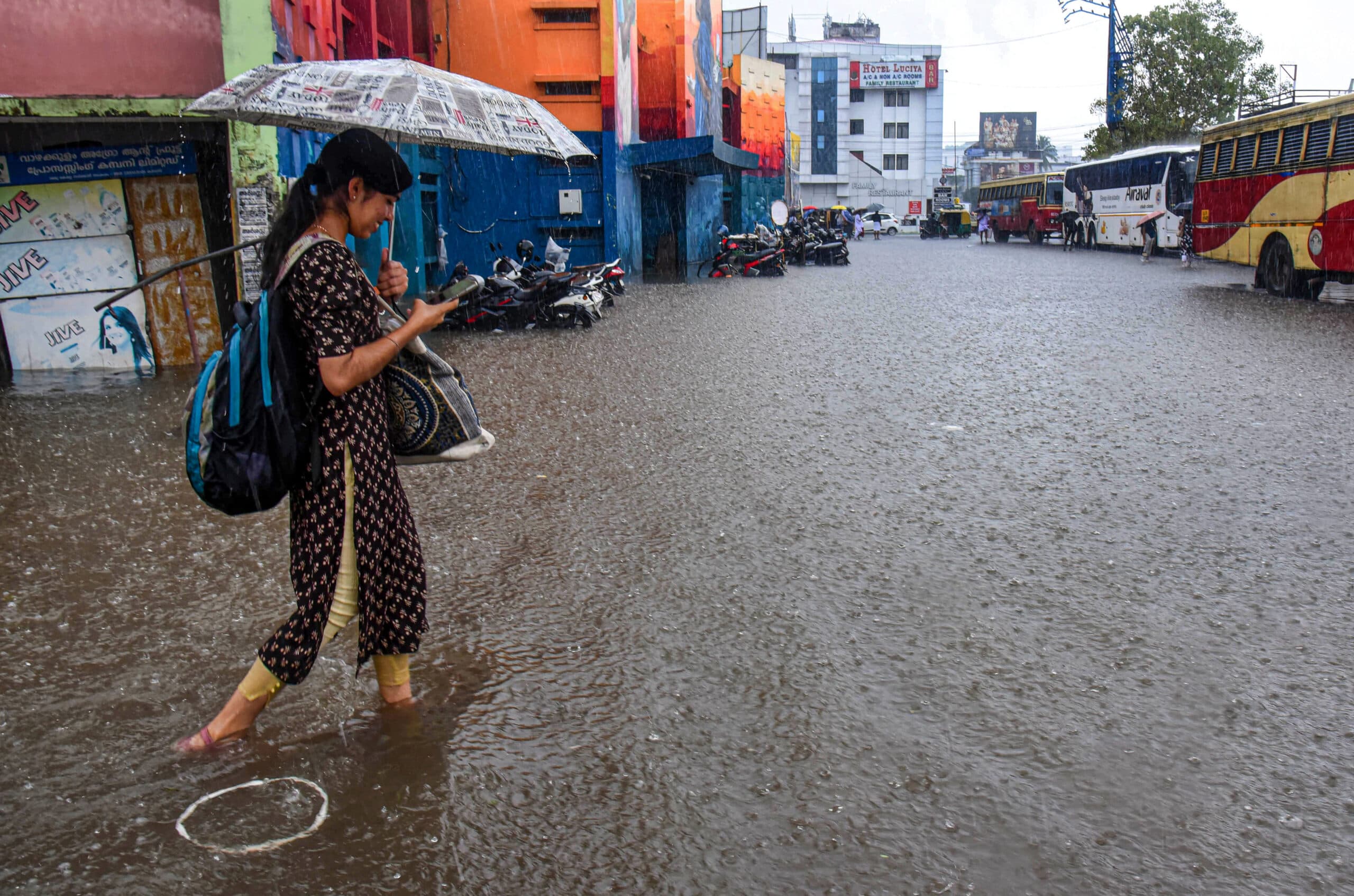 Weather Forecast: इन राज्यों में आज भी होगी झमाझम बारिश, जानें कब सुधरेगा मौसम का हाल