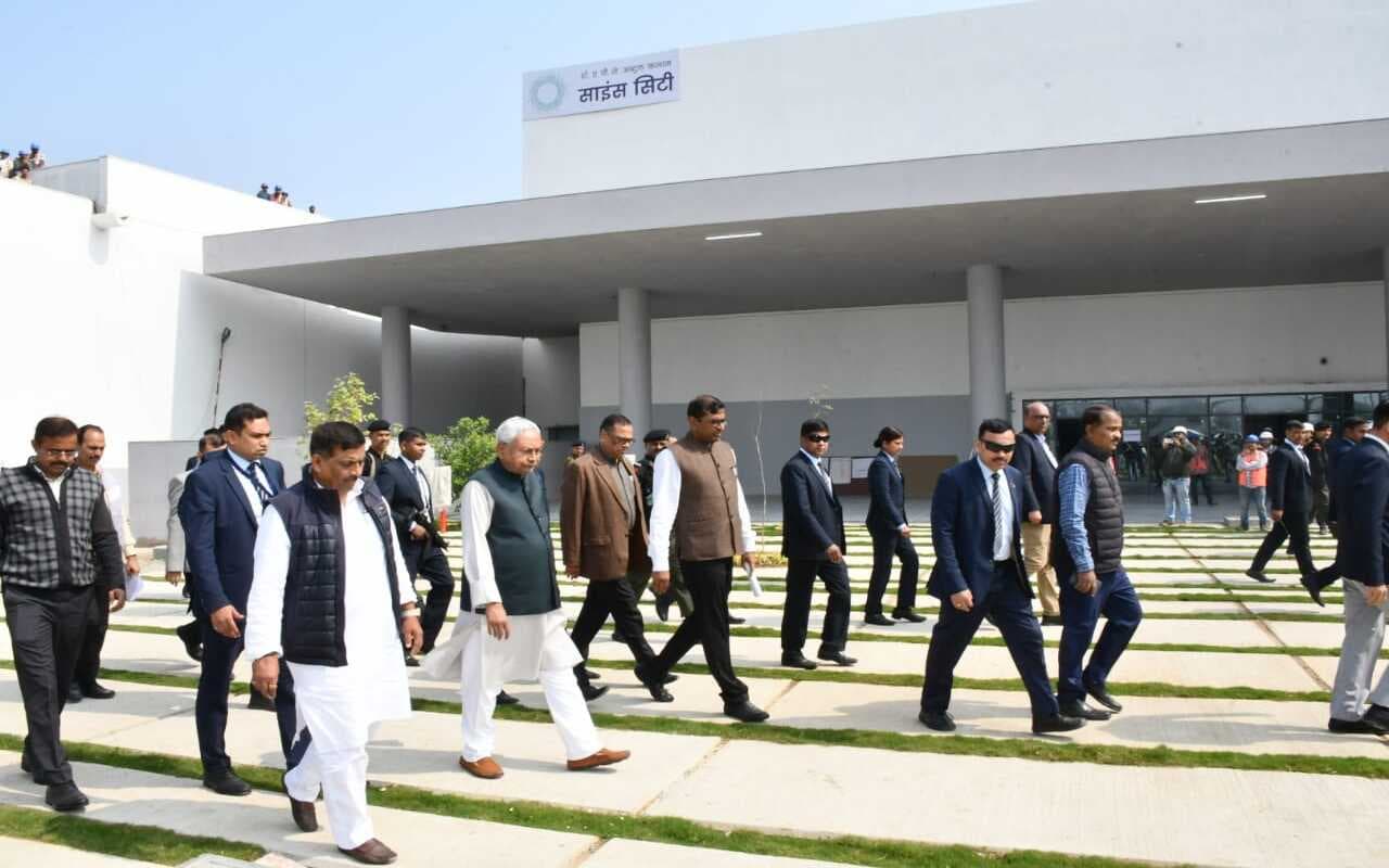 PHOTOS: पटना में बन रहे साइंस सिटी की तस्वीरें देखिए, मुख्यमंत्री नीतीश कुमार निर्माण कार्य का जायजा लेने पहुंचे...