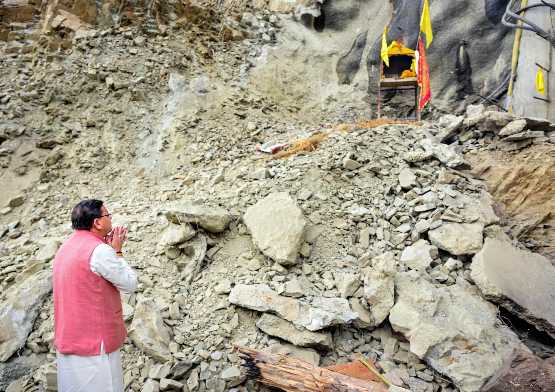 उत्तरकाशी हादसा : मजदूरों के निकलते ही कहां गए सीएम धामी, क्यों लगे बाबा बौखनाग के जयकारे?