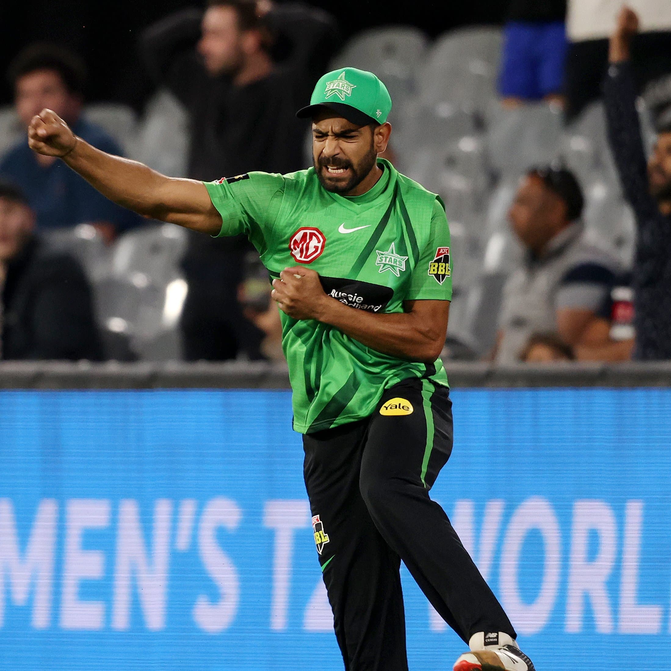 Big Bash League: पाकिस्तानी गेंदबाज ने विकेट लेने के बाद ‘कोरोना स्टाइल’ में मनाया जश्न, वीडियो वायरल