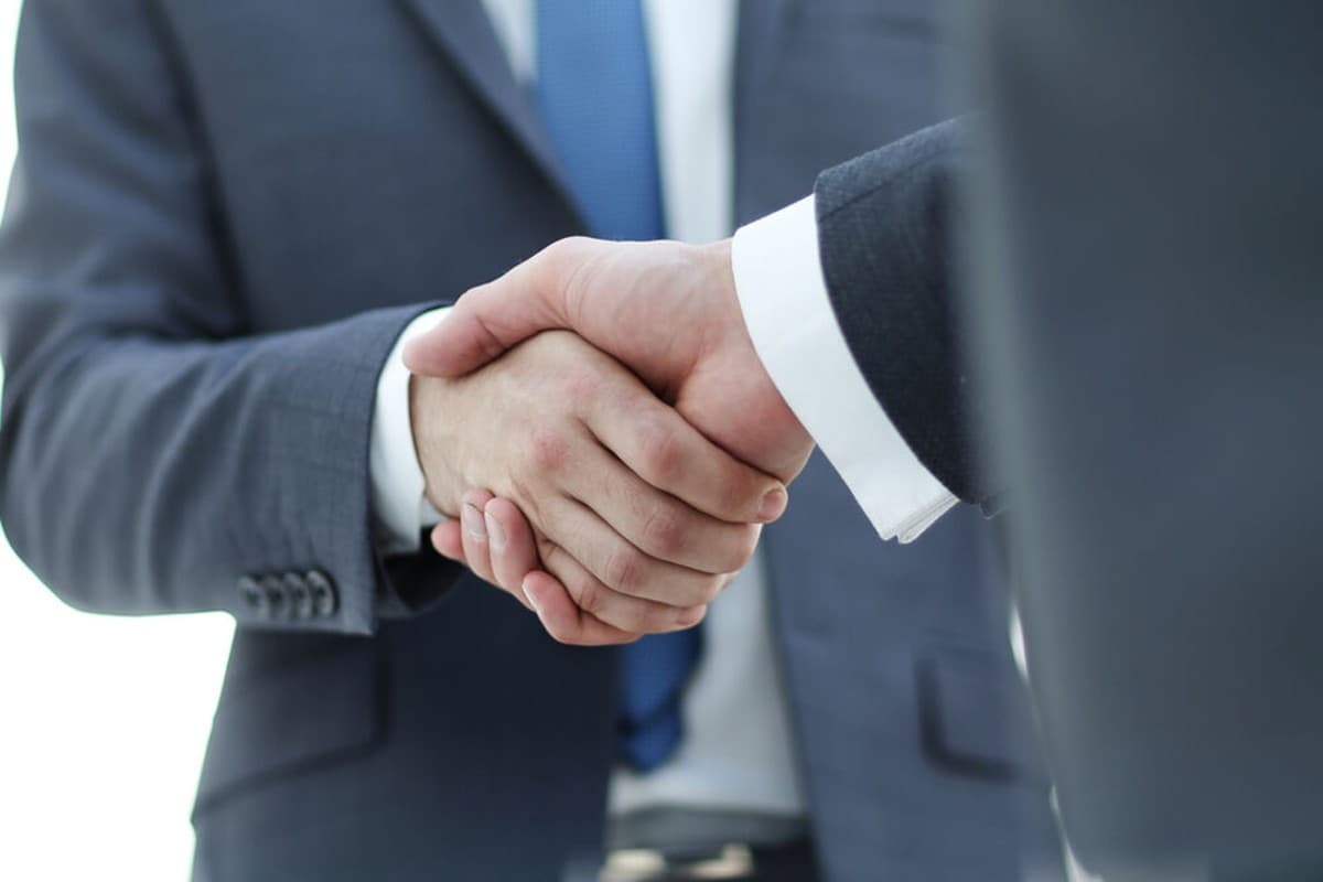 Handshake and Health: अब हाथ मिलाने का तरीका बताएगा आपकी हेल्थ, जानें कैसे