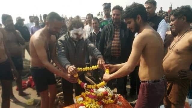 कानपुर देहात अग्निकांडः बिठूर घाट पर मां-बेटी का हुआ अंतिम संस्कार, भाई बोला- सारे सपने टूट गए...