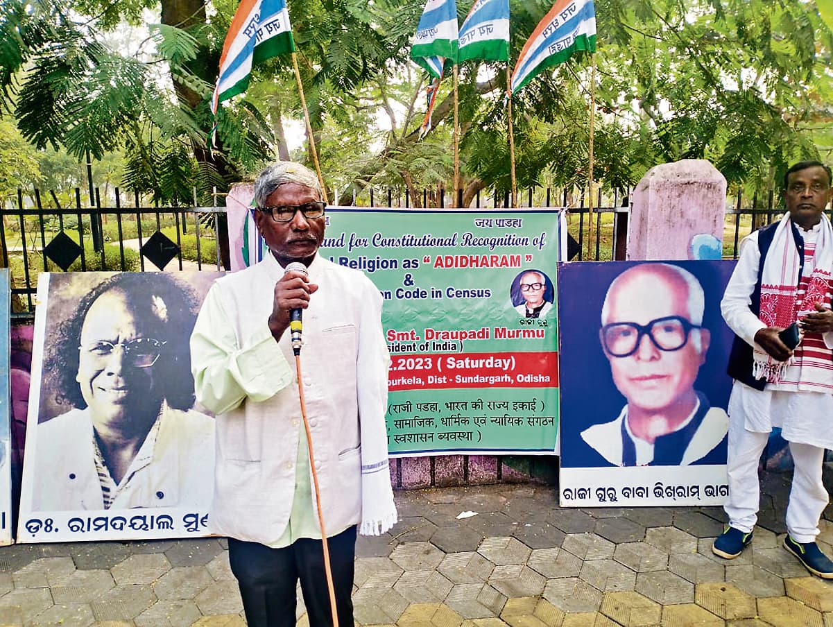 बेल बागी लाकड़ा ने की आदि धर्म को संवैधानिक मान्यता देने की मांग, आरएमसी के सामने पादा पाड़हा ने किया प्रदर्शन
