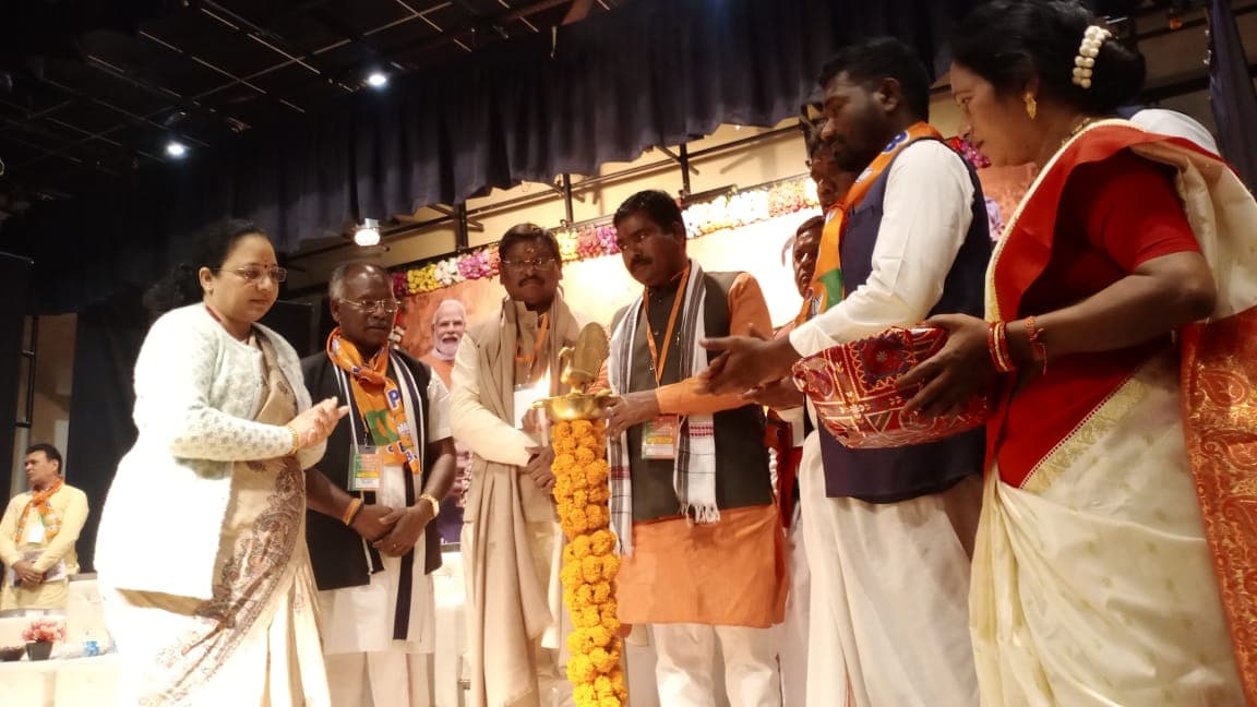 प्रधानमंत्री ने आदिवासियों का मान, सम्मान व स्वाभिमान बढ़ाया : अर्जुन मुंडा