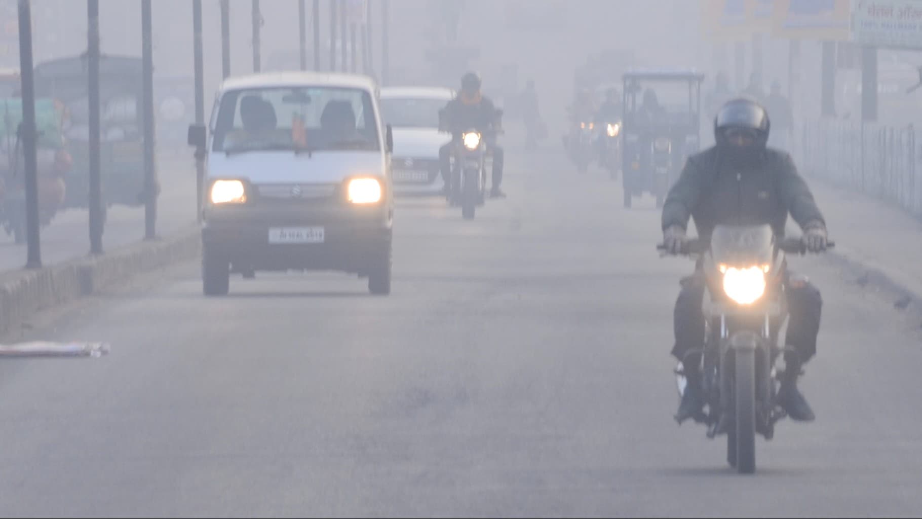 धनबाद : कोहरे की चादर में लिपटा शहर, 11 डिग्री रहा न्यूनतम तापमान