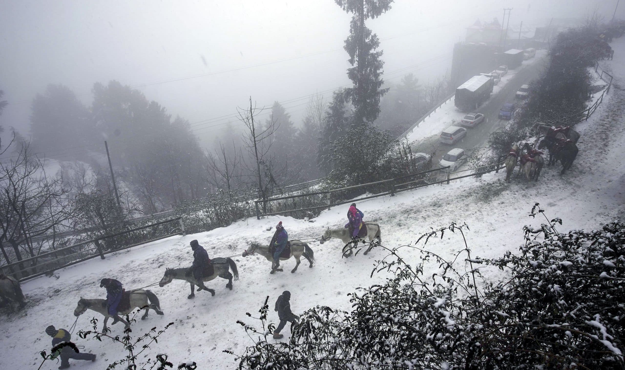 Weather Forecast: झारखंड में झमाझम, कई राज्यों में बर्फबारी, IMD ने किया अलर्ट, जानें कबतक होगी बारिश