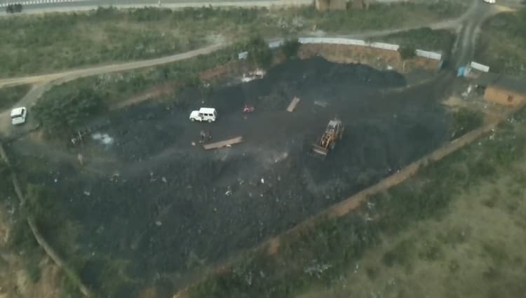 धनबाद : तेतुलमारी में अवैध डिपो से 200 टन से अधिक कोयला जब्त, प्राथमिकी दर्ज