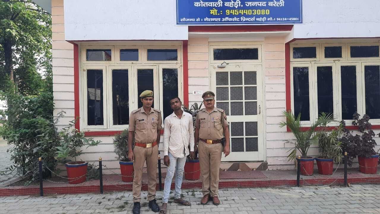 Bareilly News: एक बीड़ी के लिए पत्थर से सिर कुचलकर दोस्त की हत्या, शराब पीने के दौरान हुआ था झगड़ा