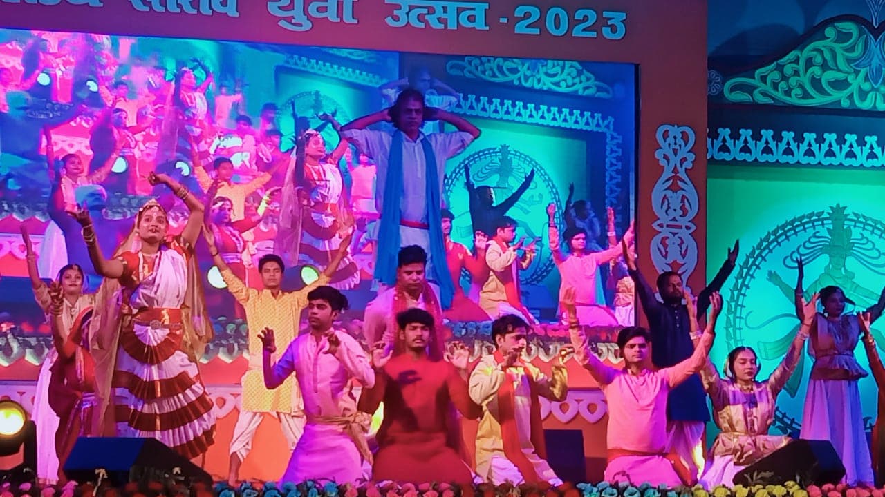 बिहार: छपरा में राज्य स्तरीय युवा उत्सव 2023 का आगाज, हजारों कलाकार शामिल, देखें तस्वीरें