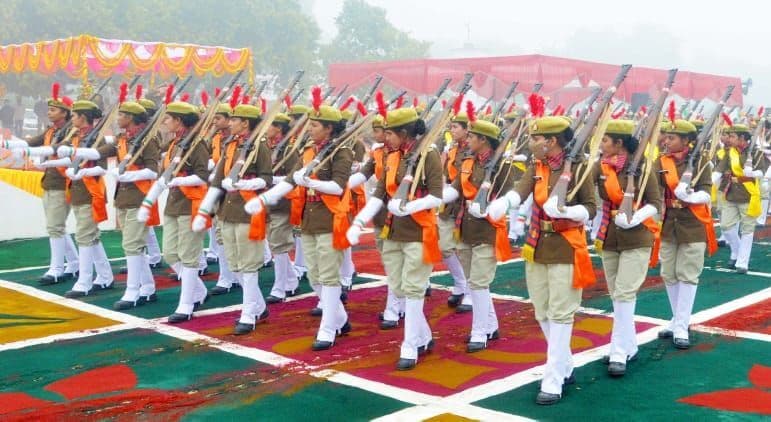 Varanasi News: ट्रेनिंग के बाद पासिंग आउट परेड, देखिए जब मिले कंधों से कंधे और कदमों से कदम