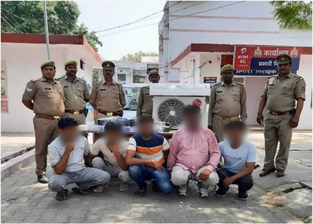 Aligarh News: फर्जी डाक्यूमेंट्स से इलेक्ट्रॉनिक आइटम फाइनेंस कराने वाले गिरोह का भांडाफोड़, 5 गिरफ्तार