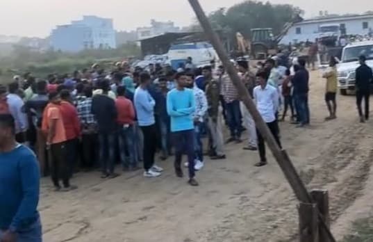 हादसे के बाद घंटों जाम रहा फुलवारीशरीफ, देर रात तक 10 किमी लंबी दिखी गाड़ियों की कतार