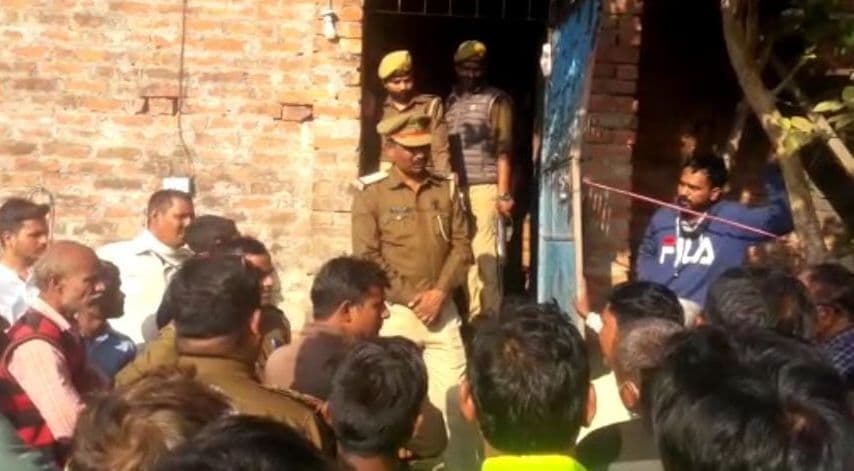 Gorakhpur News: गोरखपुर में दिल दहलाने वाली घटना, पिता ने दो मासूमों के साथ बंद कमरे में लगा ली आग