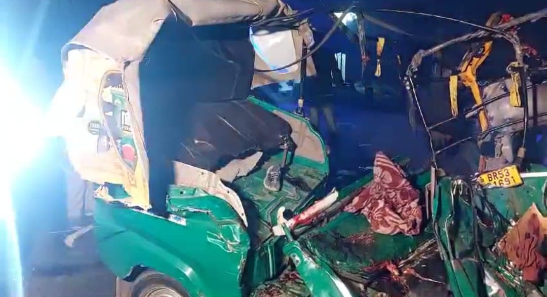 लखीसराय में देर रात भीषण सड़क हादसा, नौ लोगों की मौत