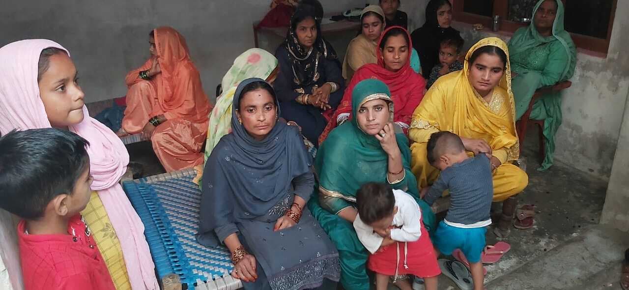 Bareilly News: बरेली में बदमाशों ने तीन घरों में की लाखों की लूटपाट, फायरिंग में पिता-पुत्र समेत तीन घायल Bareilly News: बरेली में बदमाशों ने तीन घरों में की लाखों की लूटपाट, फायरिंग में पिता-पुत्र समेत तीन घायल