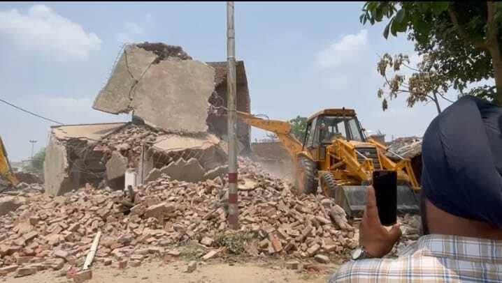 Bareilly: भारी बवाल और आगजनी के बीच बीडीए ने खाली कराई 75 करोड़ की जमीन, ग्रामीणों के विरोध में जेई घायल