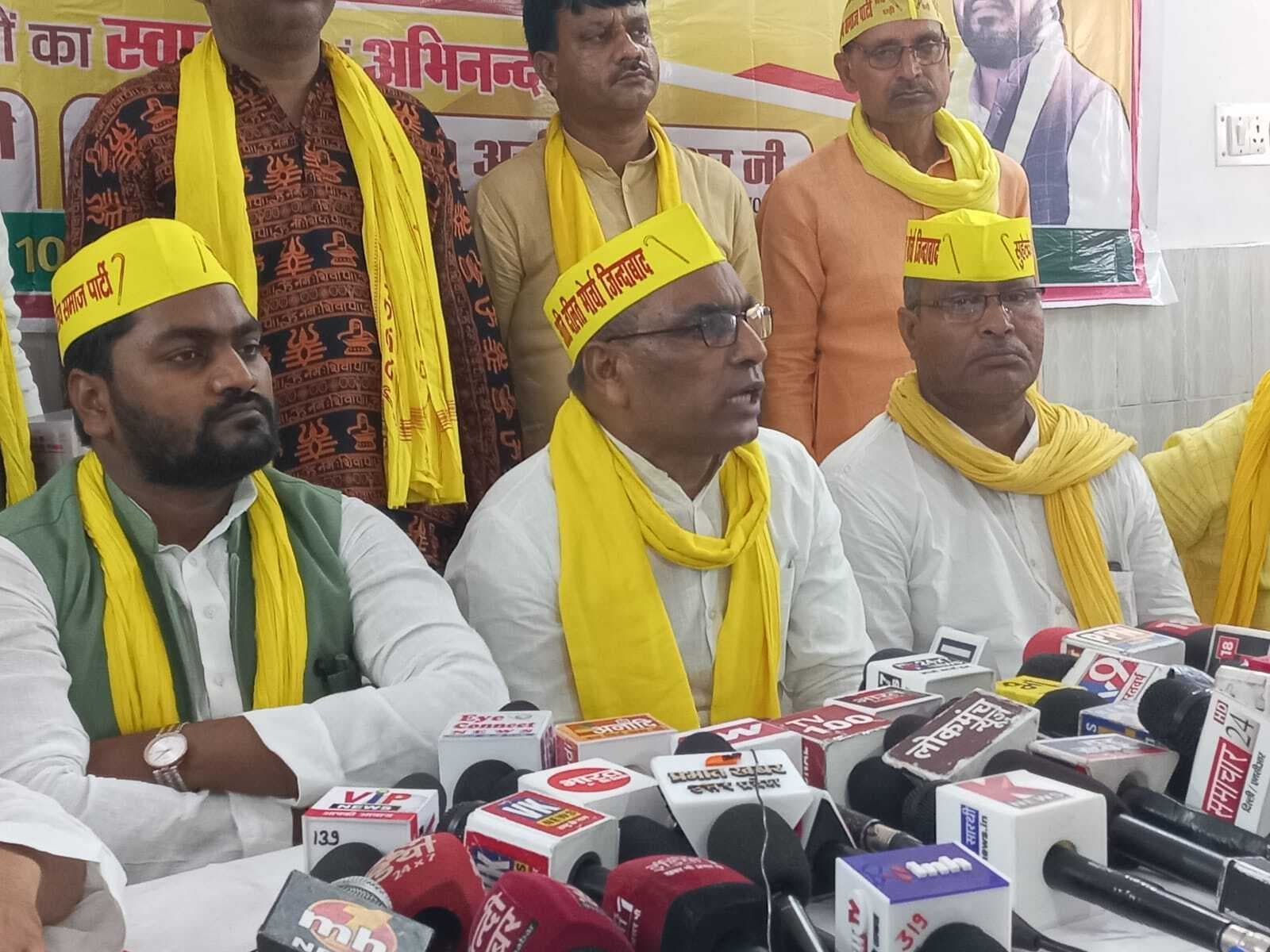 UP: 2024 में BJP को हराने अखिलेश के साथ आएंगे केजरीवाल, ममता और लालू यादव, ओपी राजभर ने किया बड़ा दावा