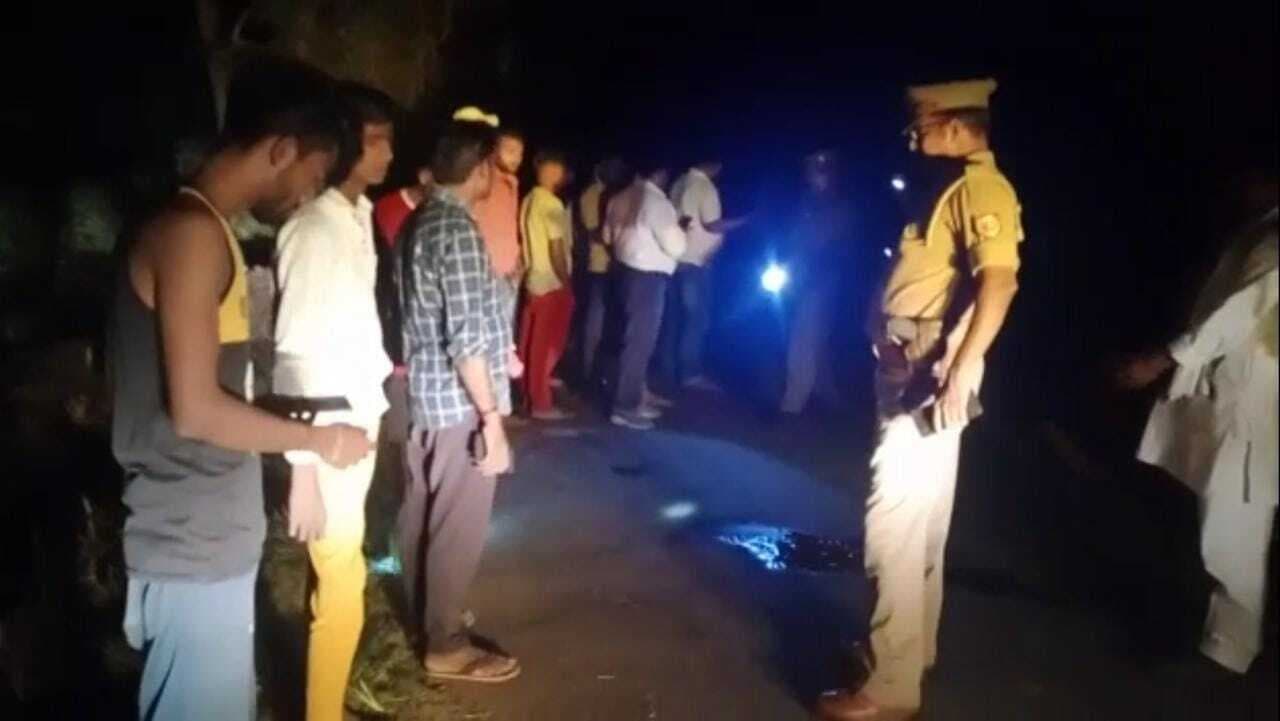 गोरखपुर में पति-पत्नी और बेटी की गला रेत कर की गयी हत्या, एकतरफा प्यार में युवक ने रची साजिश