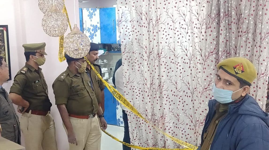 ट्रिपल मर्डर से दहला कानपुर: डॉक्टर ने की पत्नी और बच्चों की हत्या, क्या ओमिक्रॉन से डिप्रेशन में था हत्यारा? ट्रिपल मर्डर से दहला कानपुर: डॉक्टर ने की पत्नी और बच्चों की हत्या, क्या ओमिक्रॉन से डिप्रेशन में था हत्यारा?