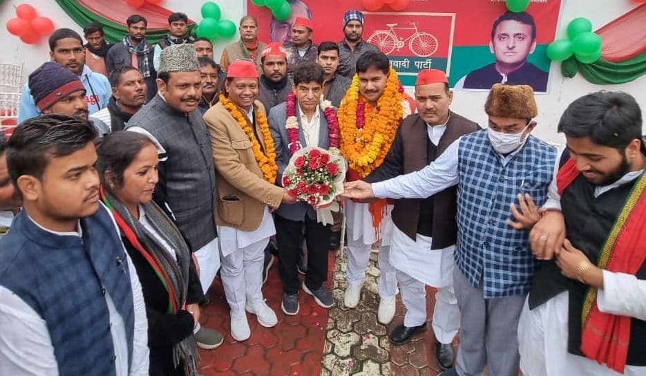 कांग्रेस छोड़कर सपा में आए राजाराम पाल ने की गांधी परिवार की तारीफ, कहा- अखिलेश यादव भी जरूरी