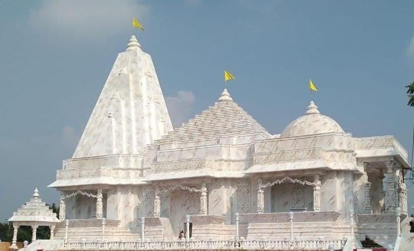 कोलकाता में गुलाबी शहर जयपुर की झलक, यहां बन रहा है लक्ष्मी नारायण मंदिर पर आधारित पूजा पंडाल