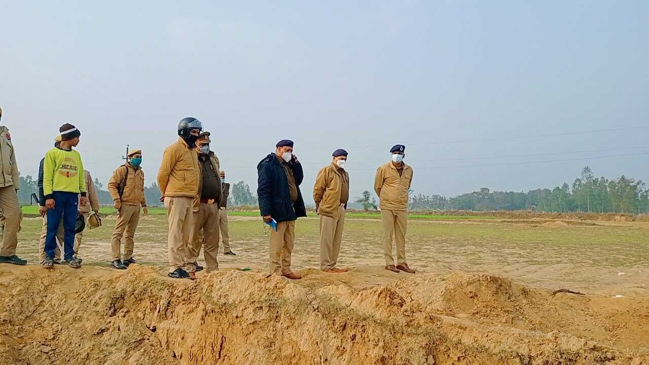 UP News: गोरखपुर में 15 दिनों से लापता दो नाबालिगों का शव गड्ढे में मिला, बंधे हुए थे हाथ पैर