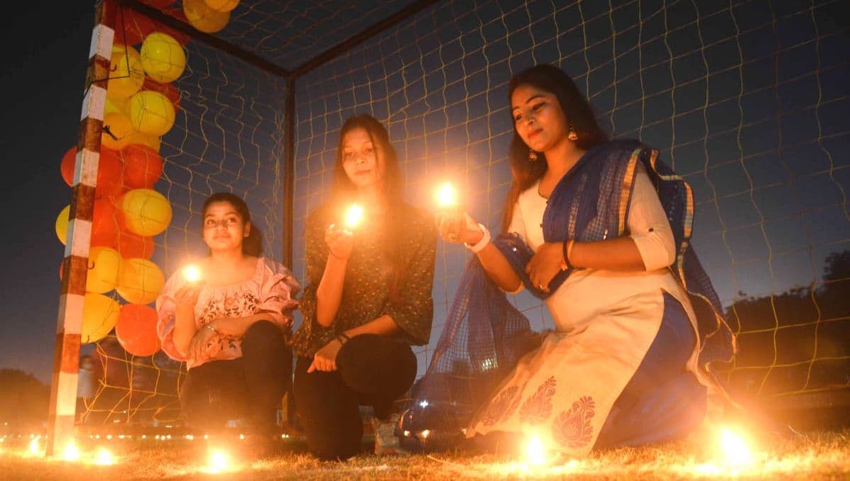 महादेव की नगरी काशी बनी गैस चैंबर, पटाखों के धुएं ने बच्चों और बड़ों की सेहत से किया ‘खिलवाड़’