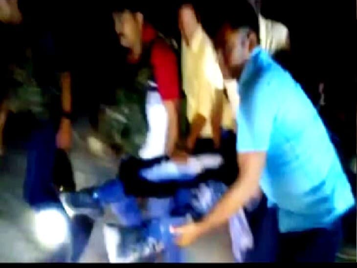 UP News: प्रयागराज में पुलिस एनकाउंटर, मुठभेड़ में 25 हजार का इनामी बदमाश घायल
