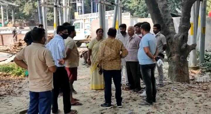 Kanpur News: पुलिस चौकी से चंद कदम की दूरी पर युवक की हत्या, दोषी पर कार्रवाई करने की मांग Kanpur News: पुलिस चौकी से चंद कदम की दूरी पर युवक की हत्या, दोषी पर कार्रवाई करने की मांग