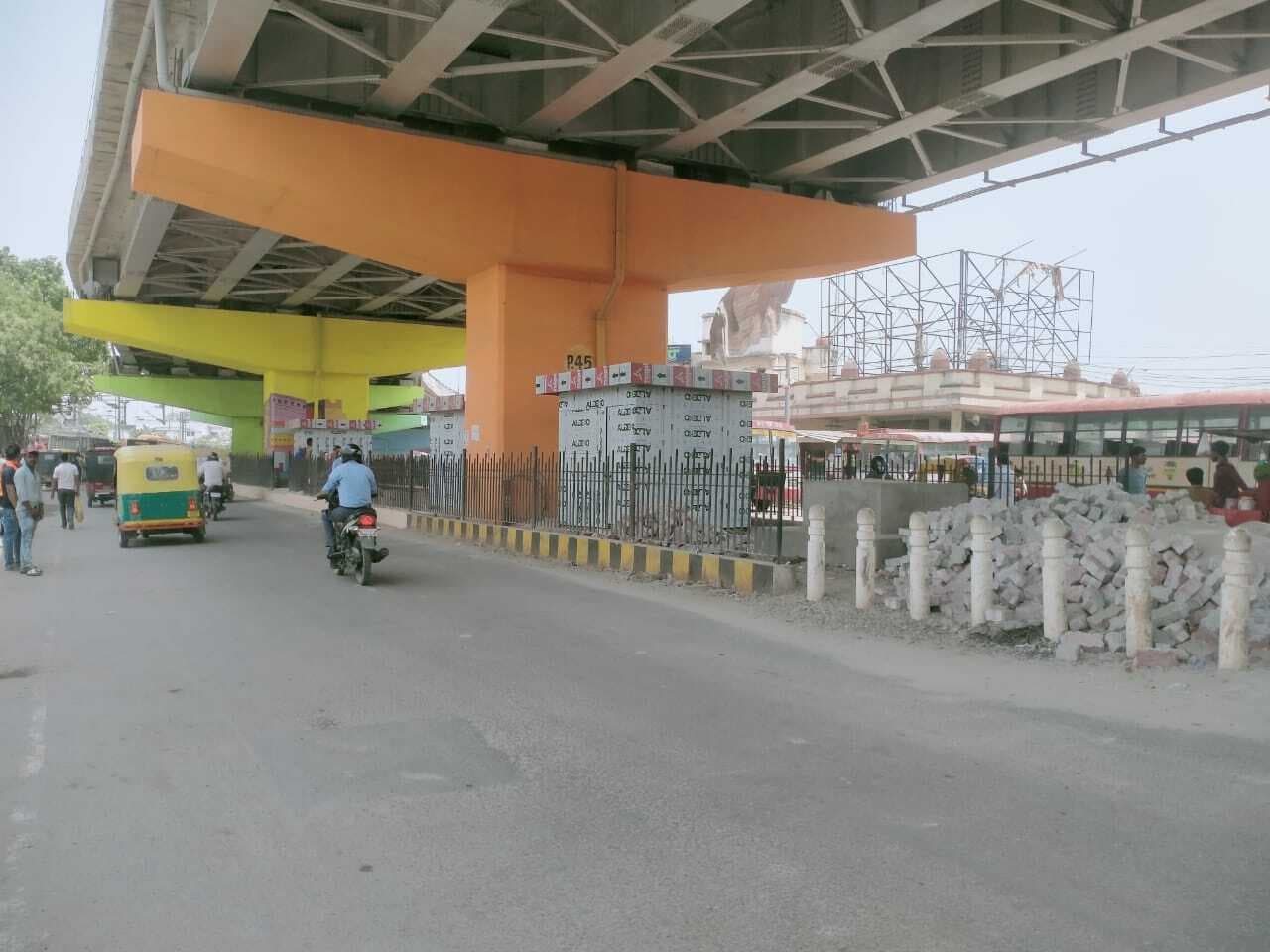 काशीवासियों को मिलेगा नया बाजार: चौकाघाट फ्लाईओवर के नीचे अर्बन हाट बसाने का काम जल्द होगा पूरा