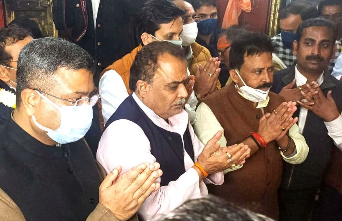 Varanasi News: बाबा के दरबार में पहुंचे धर्मेंद्र प्रधान, पीएम मोदी के काशी आगमन की तैयारियों का जायजा लिया