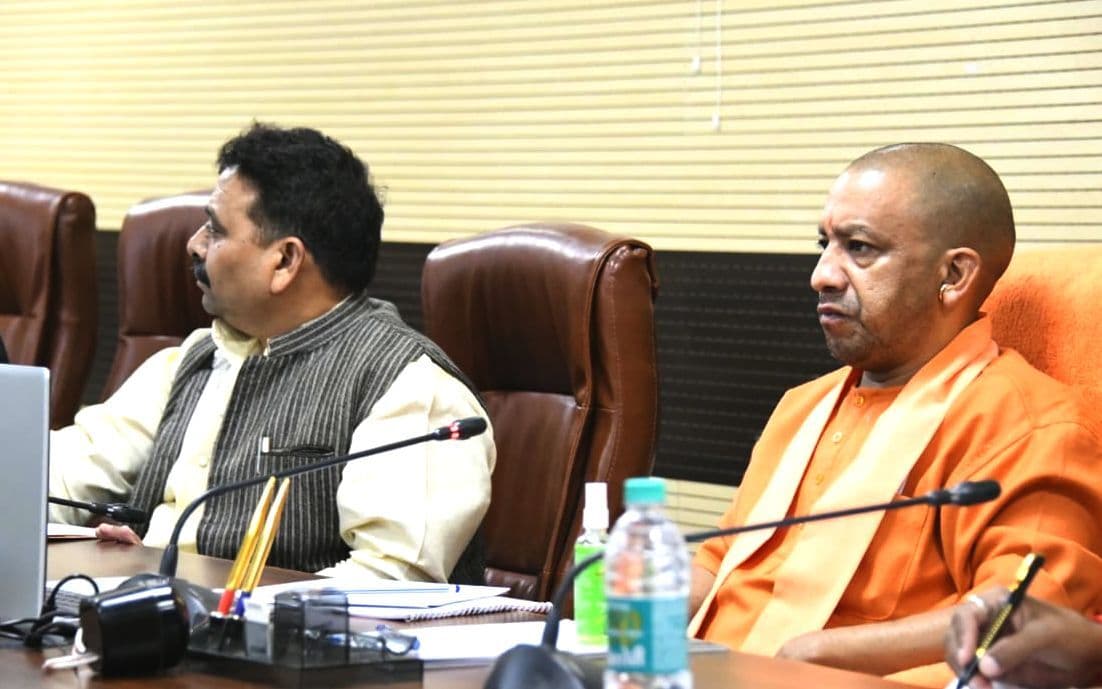 काशी विश्वनाथ कॉरिडोर के लोकार्पण को लेकर सीएम योगी की बैठक, चेतावनी- काम करें, नौटंकी नहीं