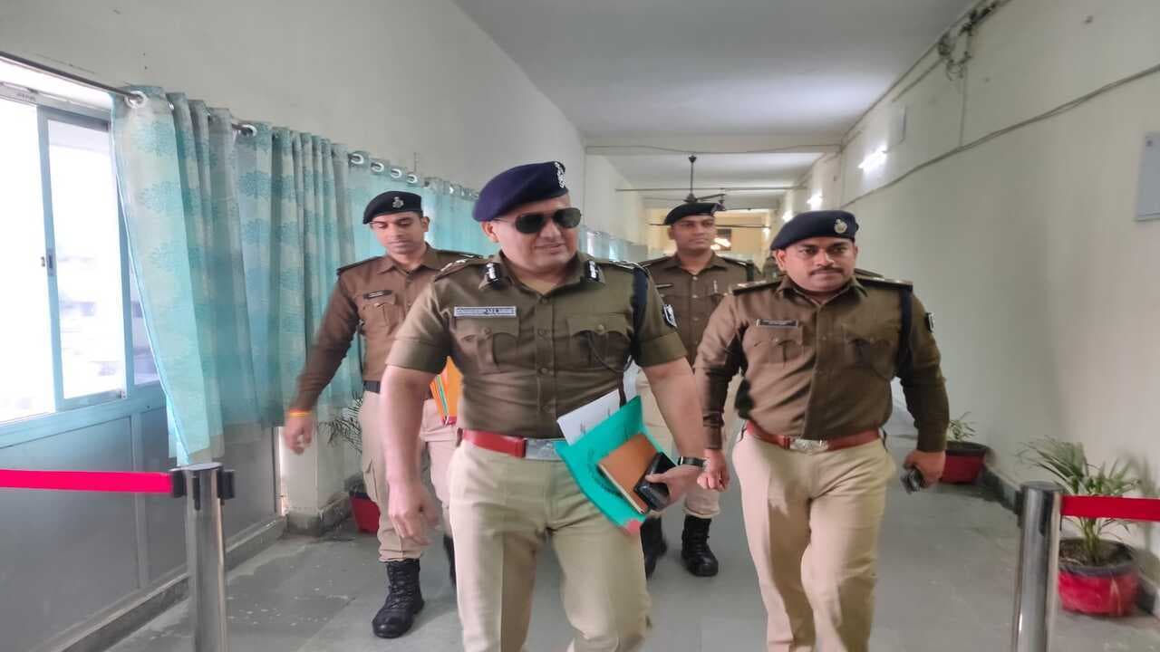 PHOTOS: शिवदीप लांडे का वैशाली में देखिए अंदाज, IG बोले- बदमाशों के पीछे शिकारी कुत्ते की तरह पड़ी है पुलिस