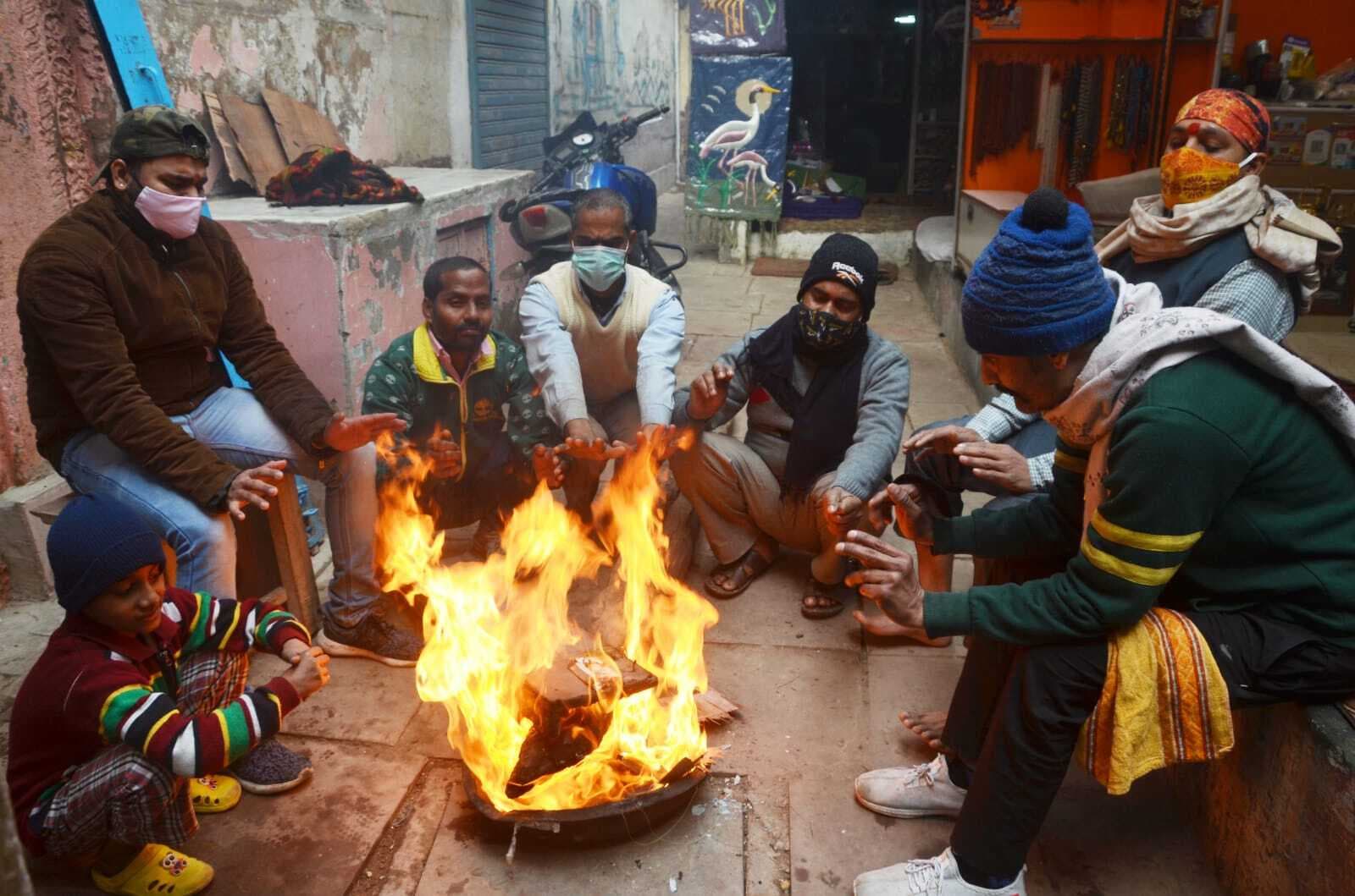 UP Weather Update: यूपी में अभी ठंड और बारिश से नहीं मिलेगी राहत, मौसम पर आयी बड़ी जानकारी